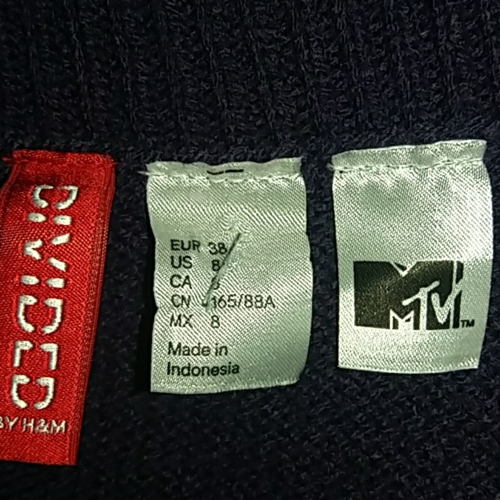 H&M Purple Sweater with Pink Graphic - Picture 7 of 7